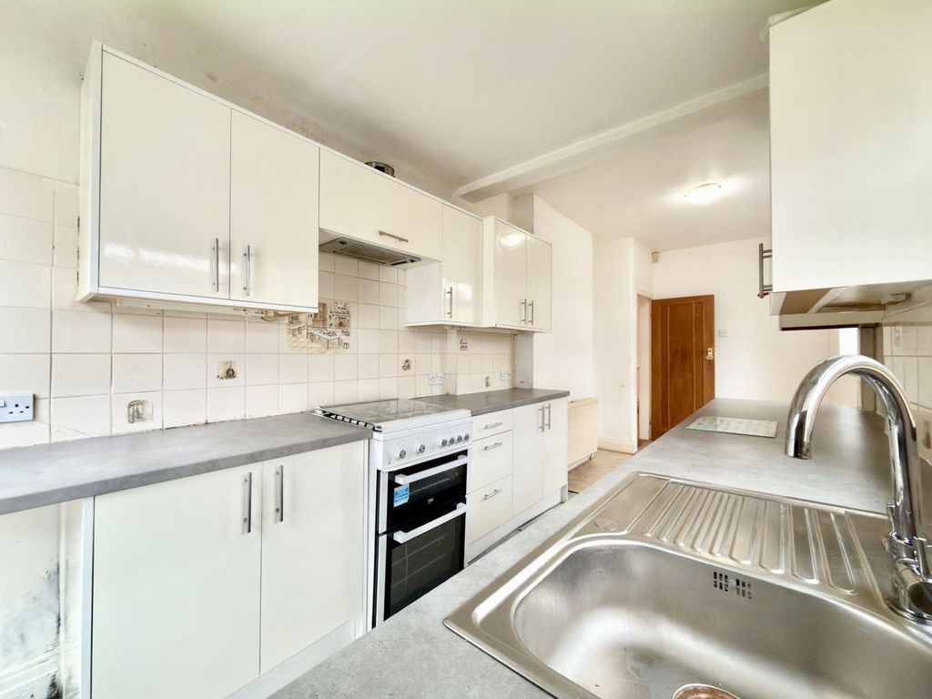 Property photo 2 of 31