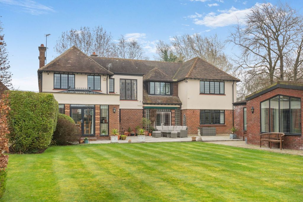 Property photo 3 of 35