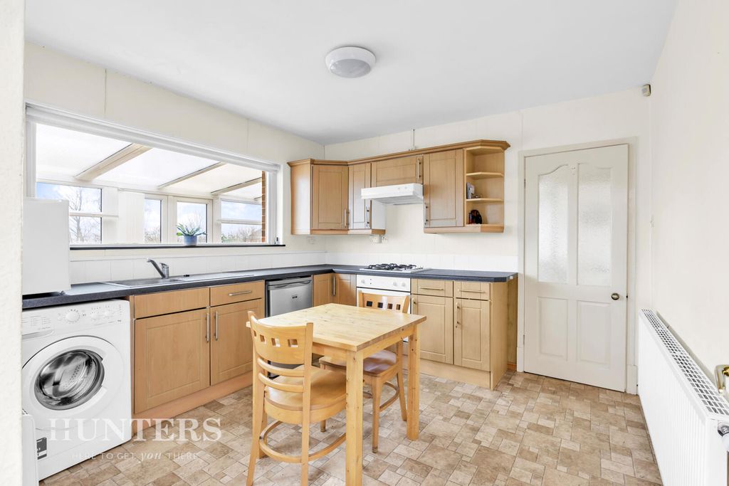 Property photo 3 of 17 Kitchen