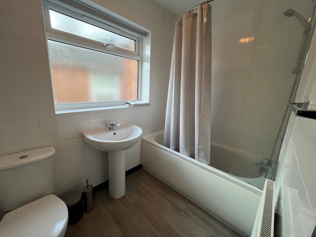 Property photo 3 of 7 678