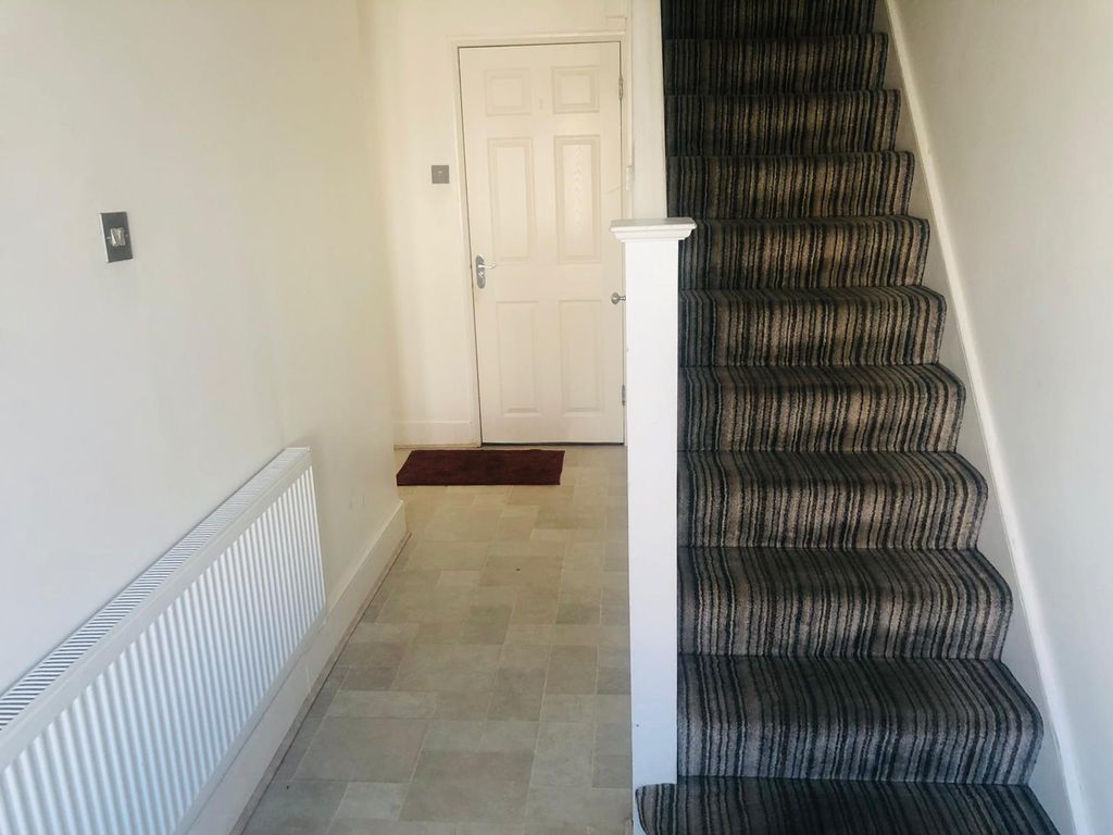 Property photo 3 of 33