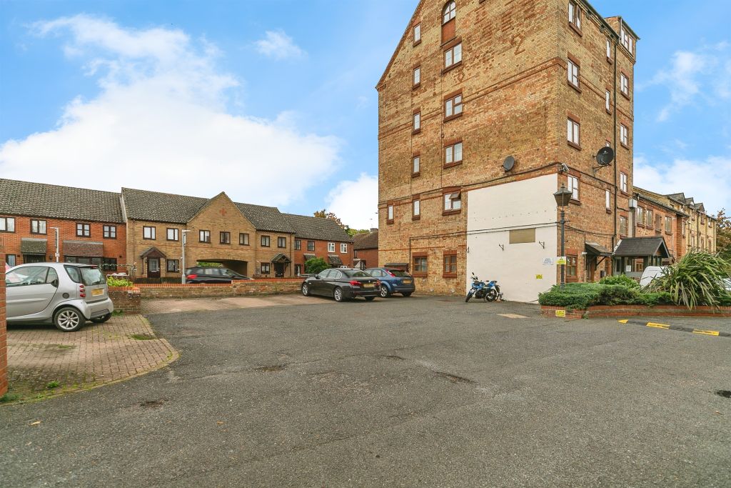 Property photo 2 of 11