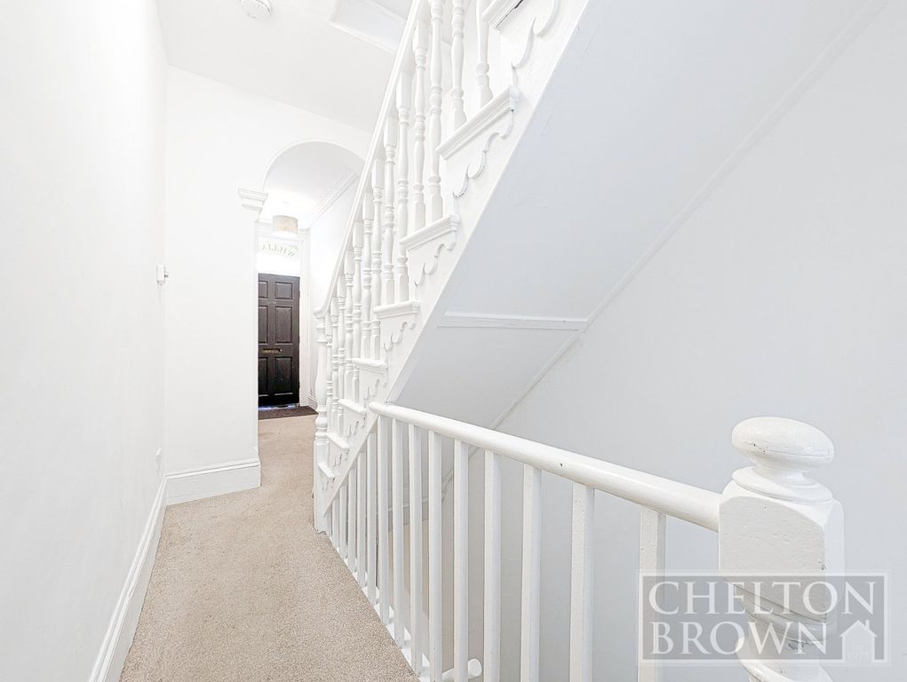 Property photo 3 of 29 Entrance Hall