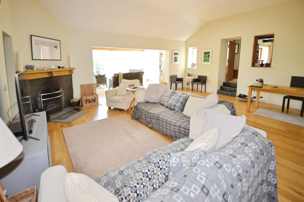 Property photo 2 of 48 Picture No. 06