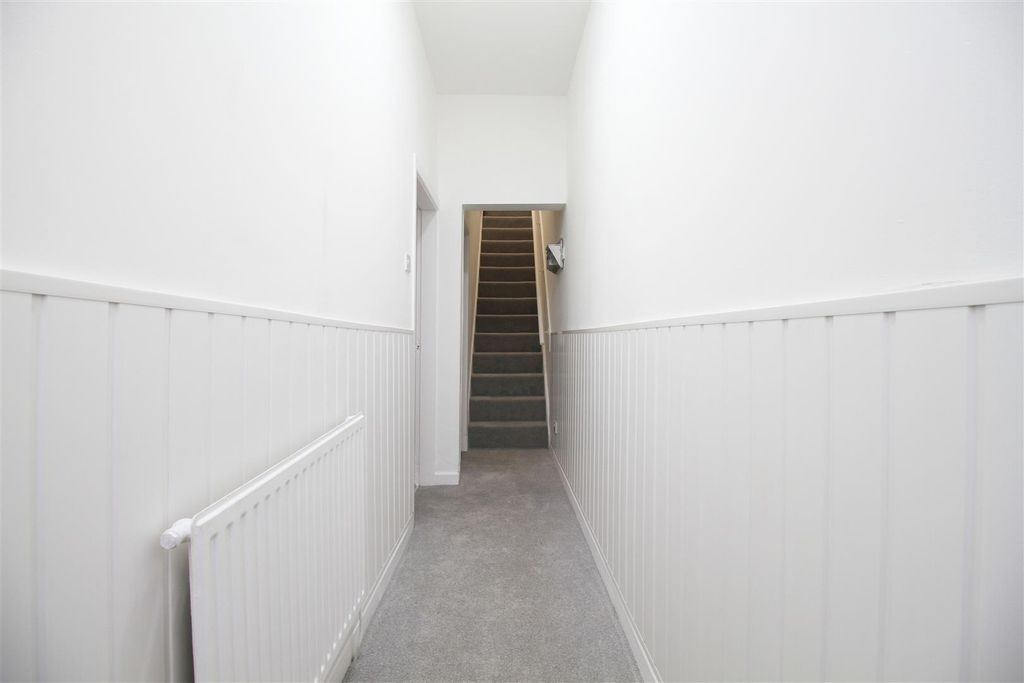 Property photo 3 of 15 Entrance Hall.Jpg