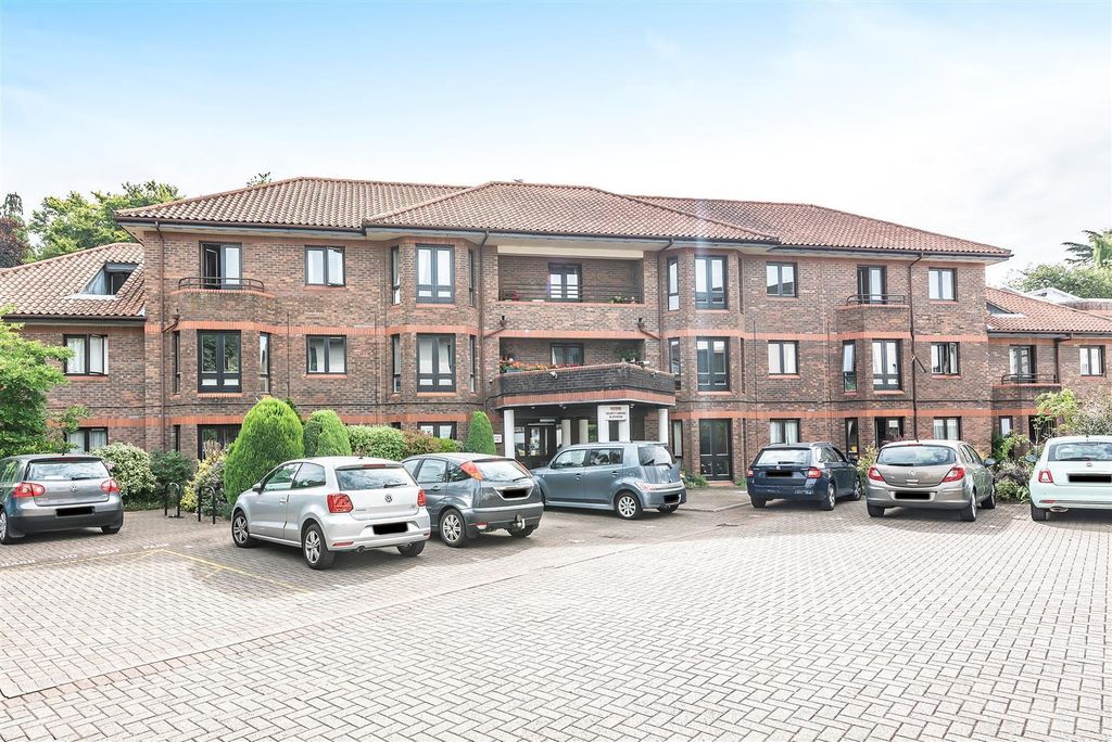 Property photo 1 of 10 Fosseway Court, - Front Shot.Jpg