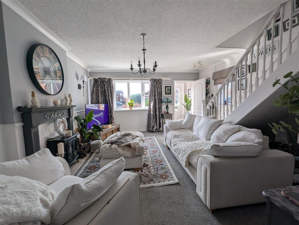 Property photo 2 of 14 Lounge