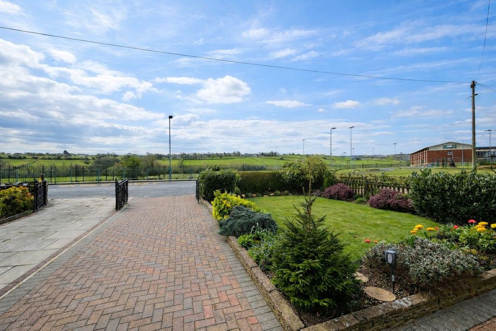 Property photo 2 of 16 Front Garden