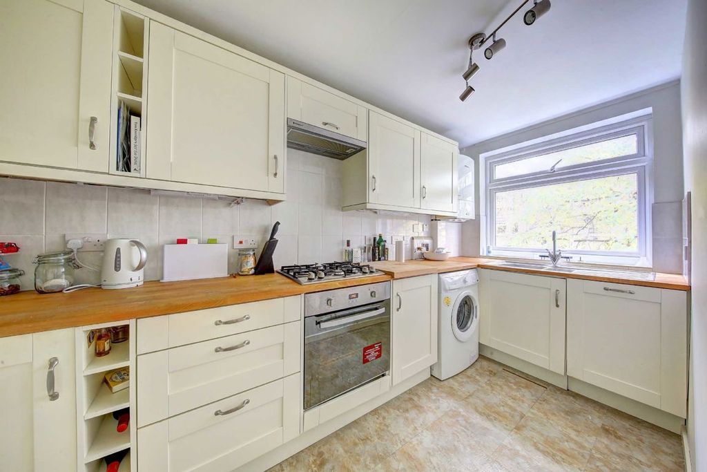 Property photo 3 of 4