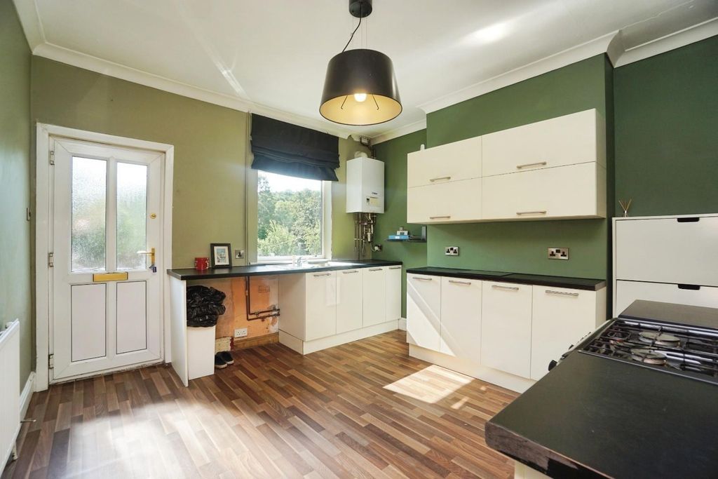 Property photo 3 of 16 Kitchen