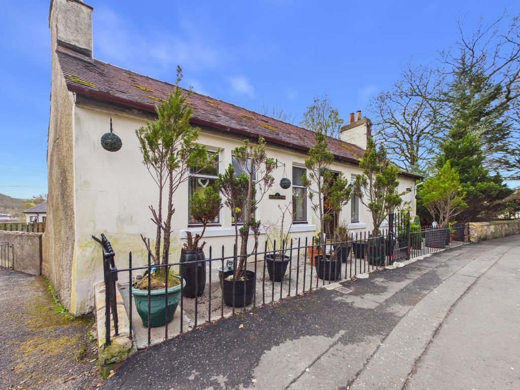 Property photo 1 of 8 Front (Exterior)