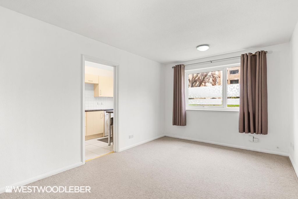 Property photo 2 of 15 Falconcourt_1.Jpg