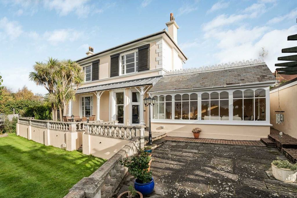 Property photo 1 of 36