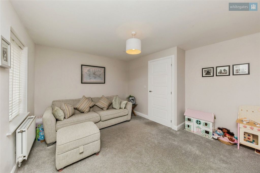 Property photo 3 of 23 Picture No. 14