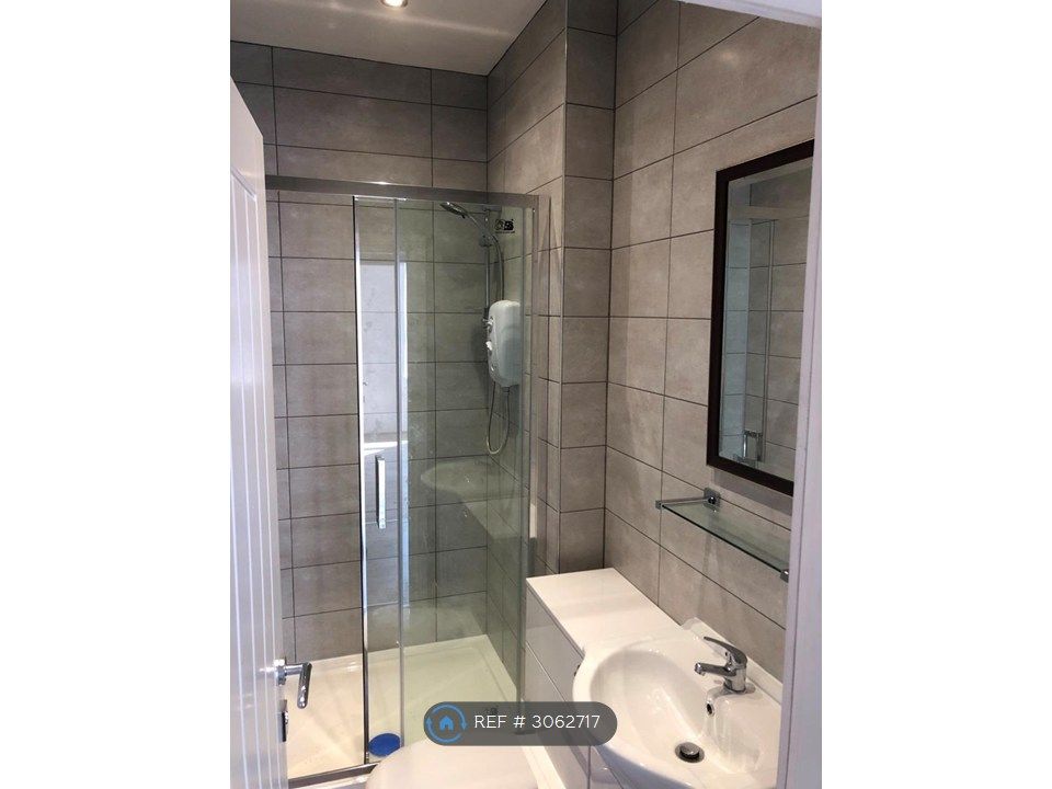 Property photo 2 of 8 Bathroom