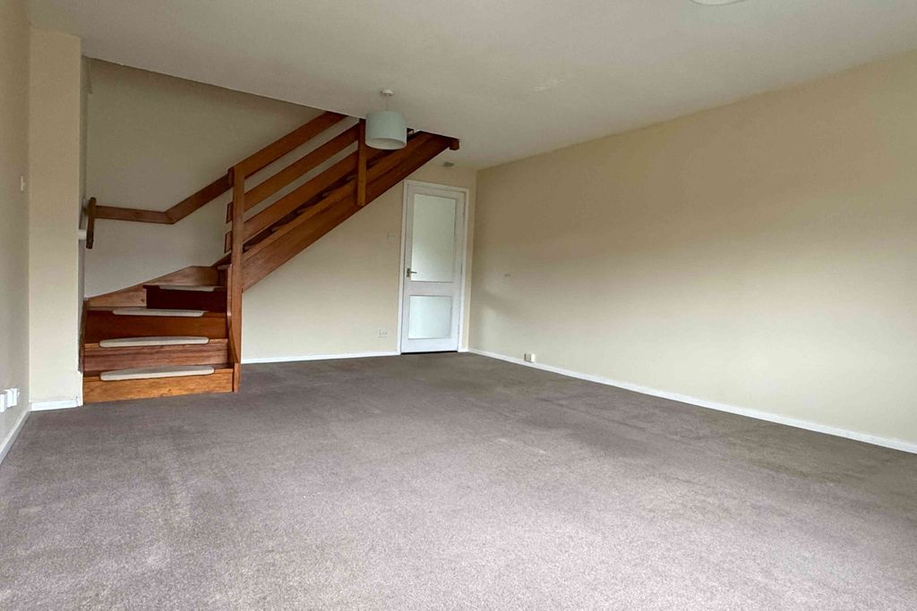 Property photo 3 of 11 Living Room