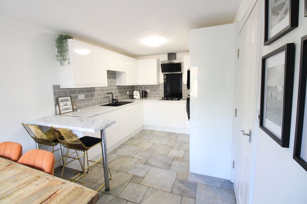 Property photo 2 of 21 Img_2862.Jpg