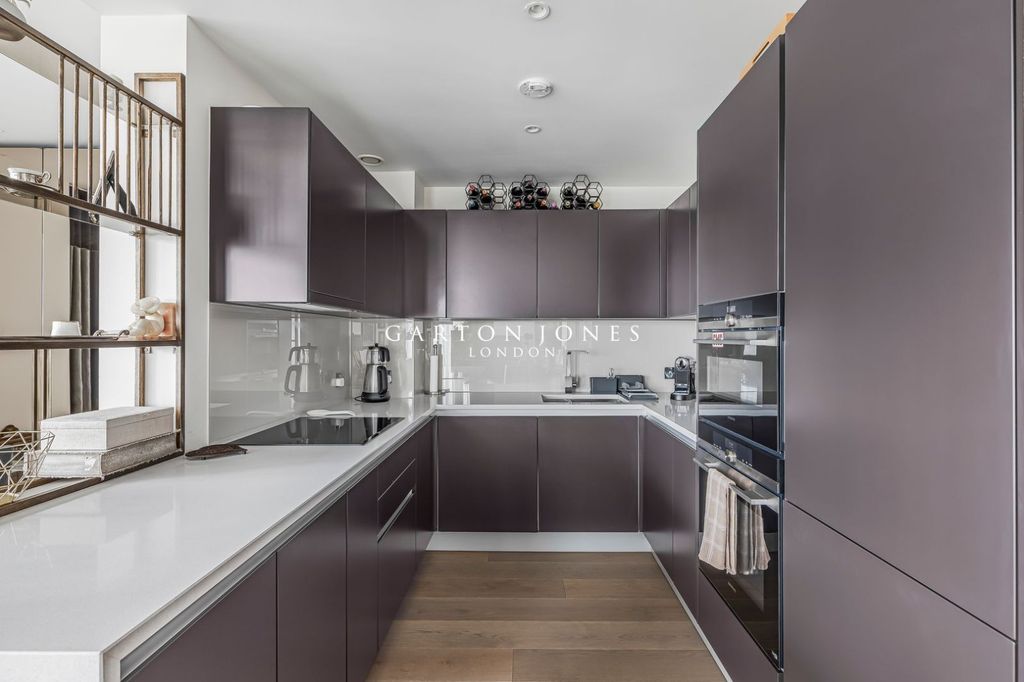 Additional image 4 of 3 bed flat for saleValetta House, 366 Queenstown Road, London SW11