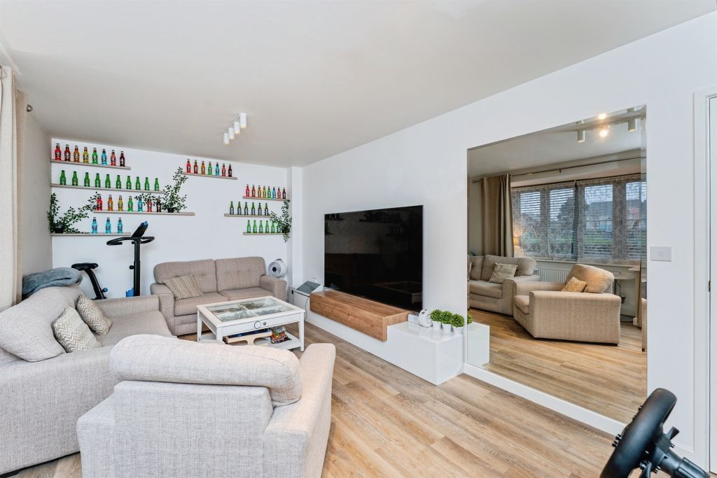 Property photo 2 of 28