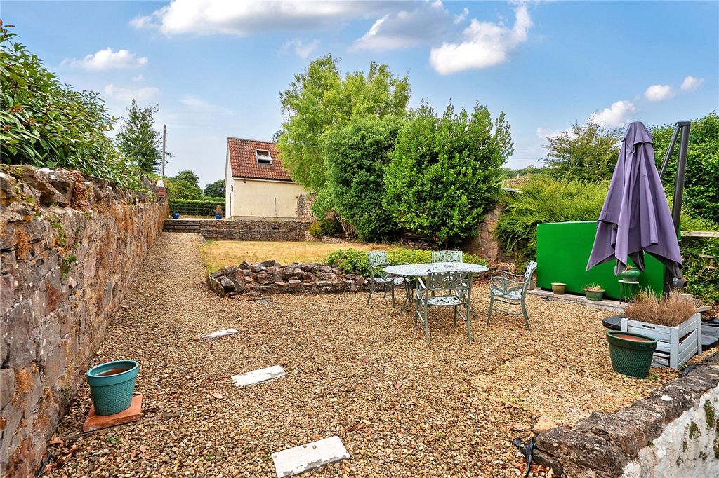 Property photo 2 of 31 Picture No. 24