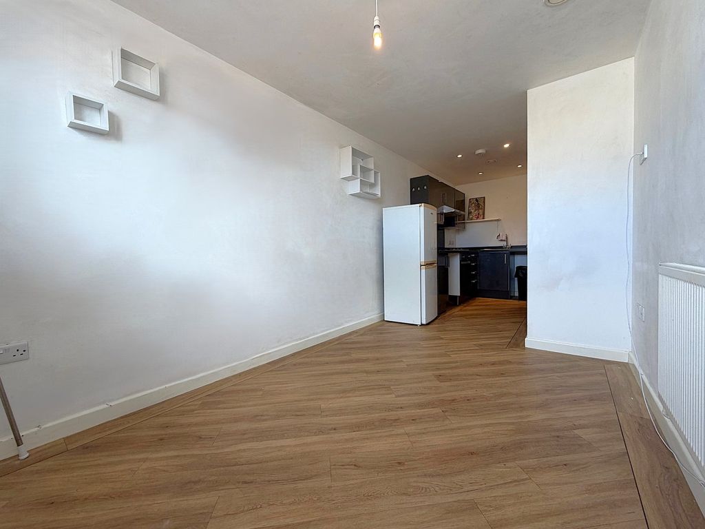 Property photo 3 of 5 Picture No. 02