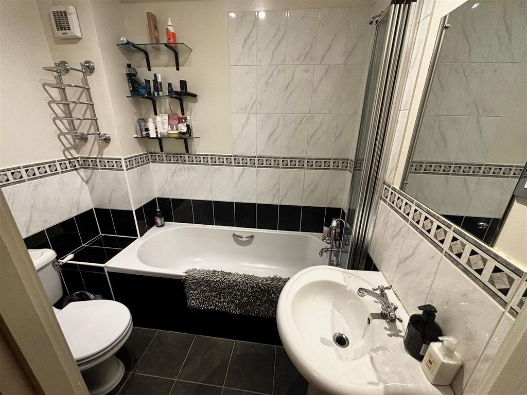 Property photo 1 of 6 Bathroom