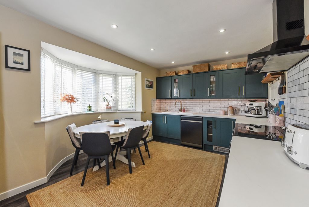 Property photo 3 of 10 3