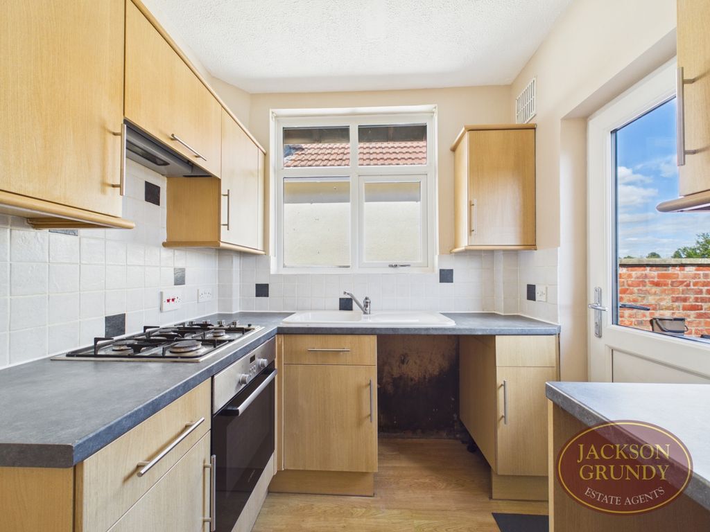 Property photo 3 of 12 Ellesmere Avenue