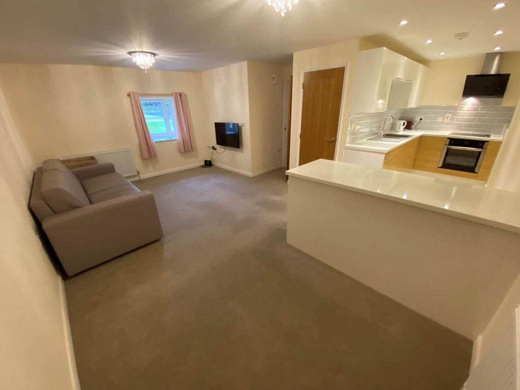 Property photo 3 of 16 Kitchen Lounge