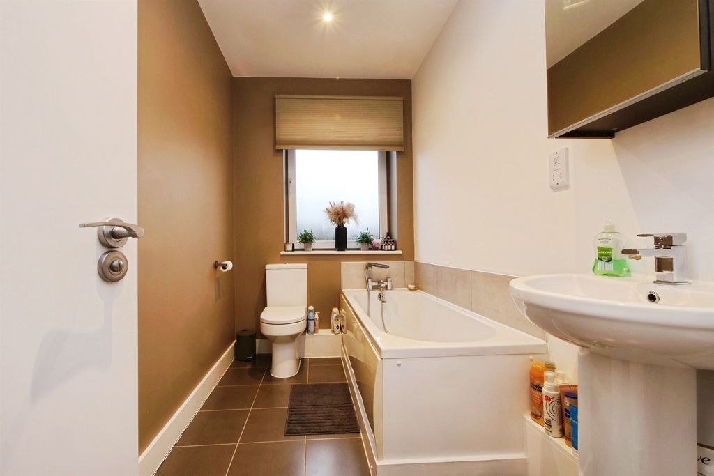 Property photo 3 of 14