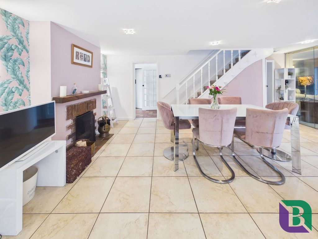 Property photo 3 of 33