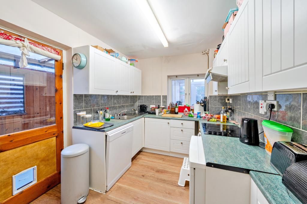 Property photo 3 of 20 Kitchen