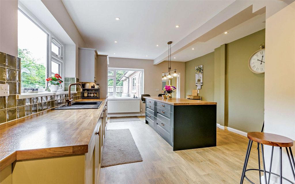 Property photo 3 of 20 Kitchen