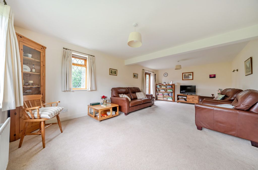 Property photo 2 of 14 1381393-1-691Dada...