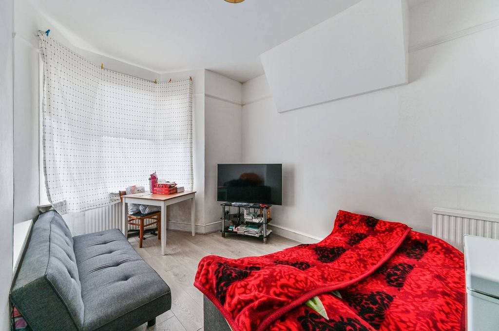 Property photo 2 of 6