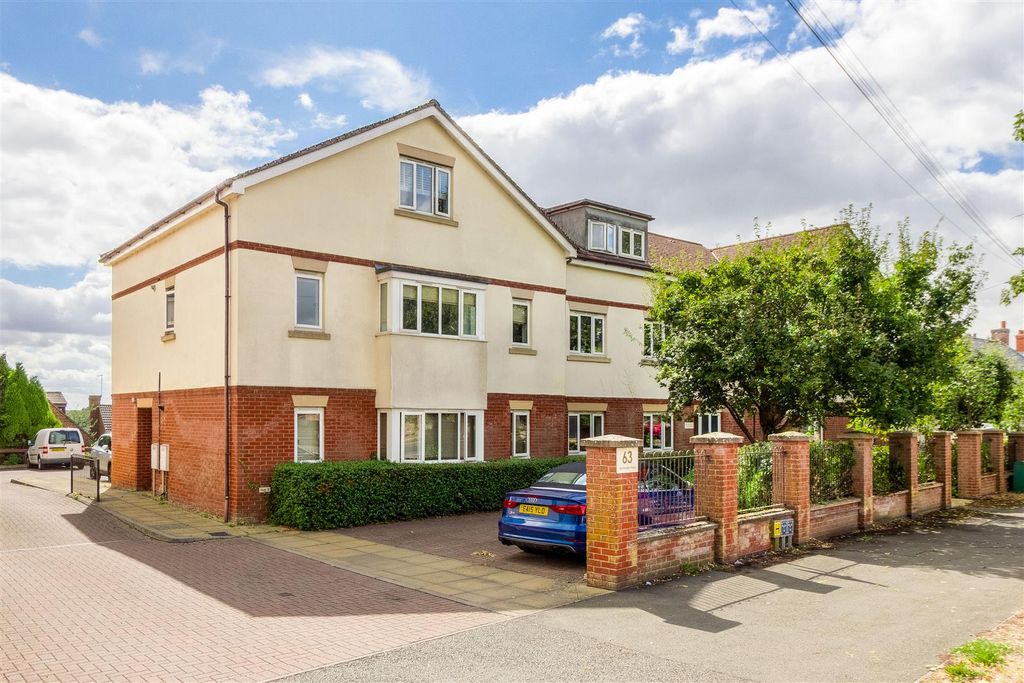 Property photo 1 of 15 Flat 13, 63 Northampton Road - 001.Jpg