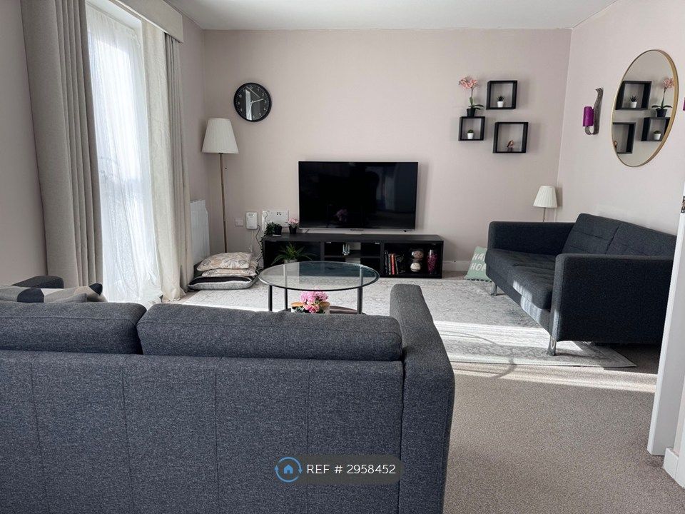 Property photo 2 of 12 Living Room