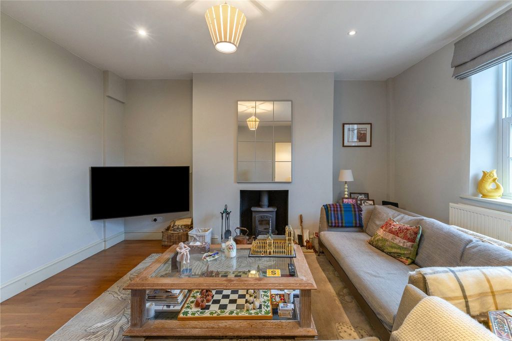 Property photo 3 of 14 Sitting Room