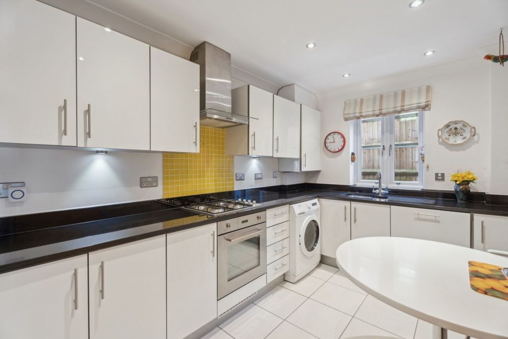 Property photo 3 of 11