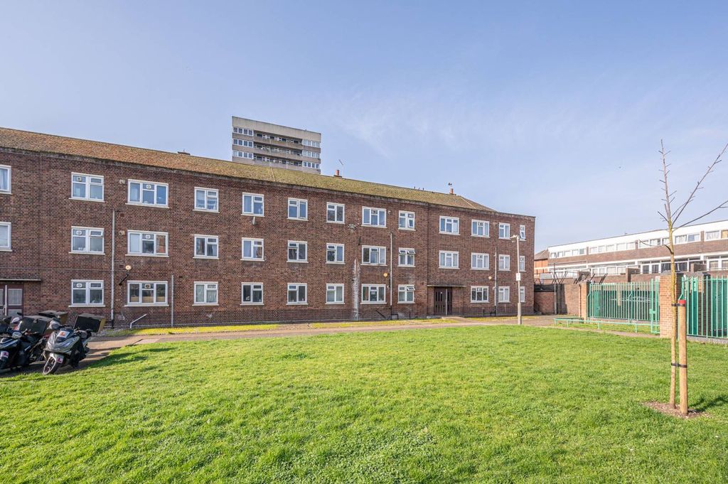 Property photo 3 of 12