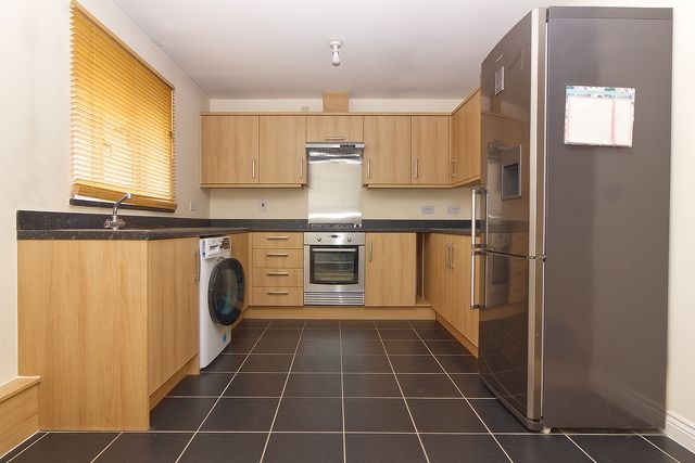 Property photo 2 of 10 Kitchen