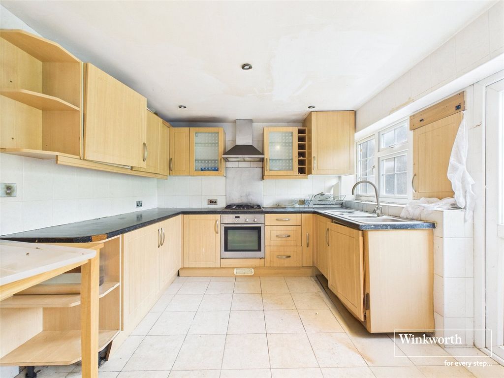 Property photo 2 of 10 Kitchen