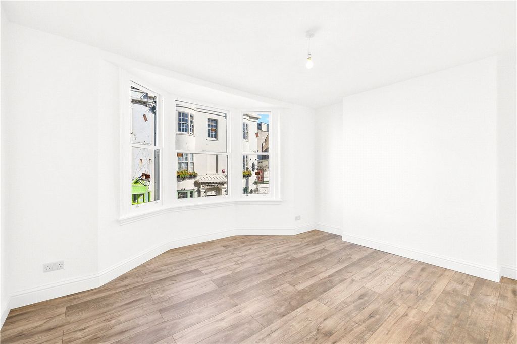 Property photo 2 of 15 Picture No. 03