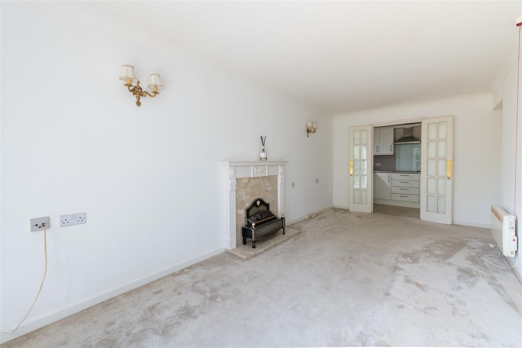 Property photo 3 of 18 Woodmere 8.Jpg