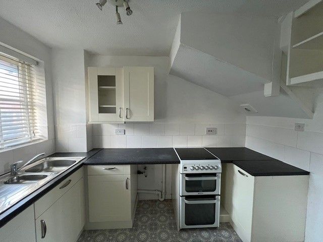 Property photo 3 of 7 Kitchen