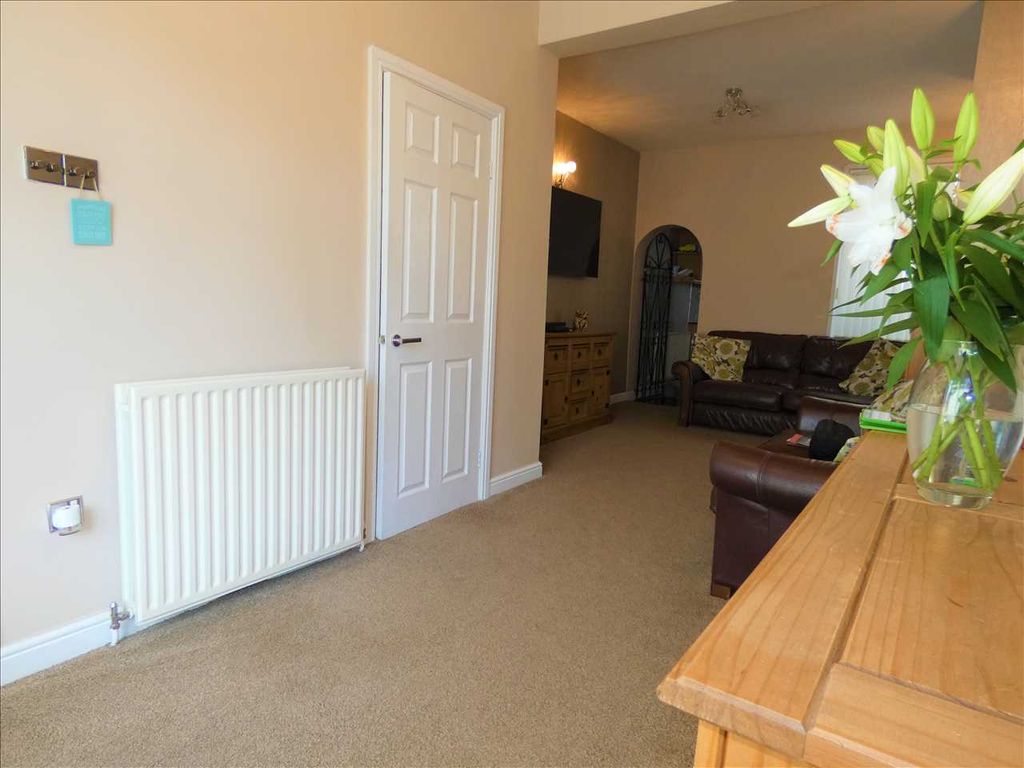 Property photo 2 of 11 Lounge