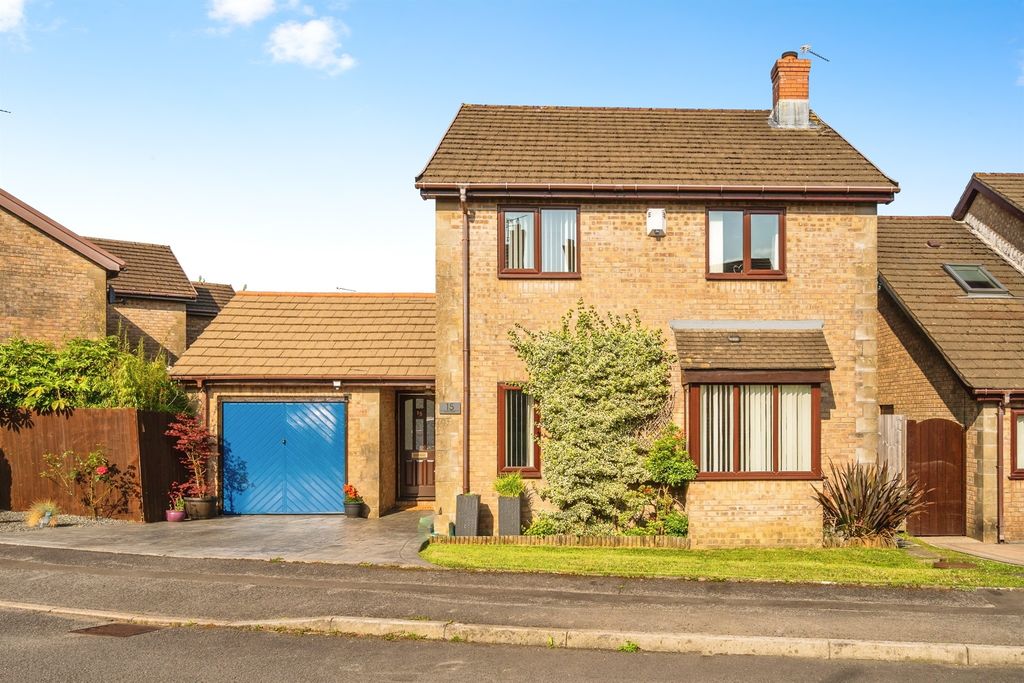 Property photo 1 of 18