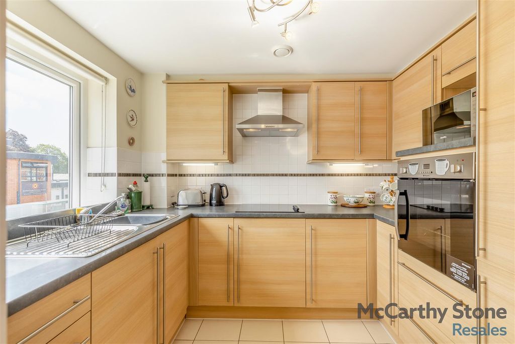 Property photo 3 of 29 8695826-Interior10.Jpg