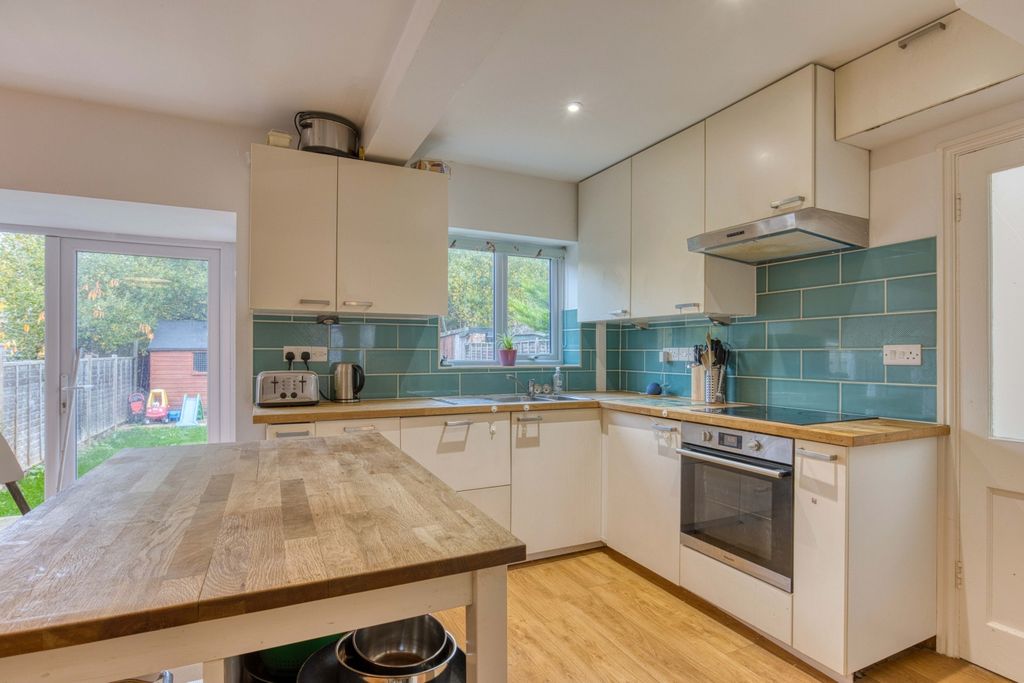 Property photo 2 of 16 Ewemove Taunton Vera Street (8)