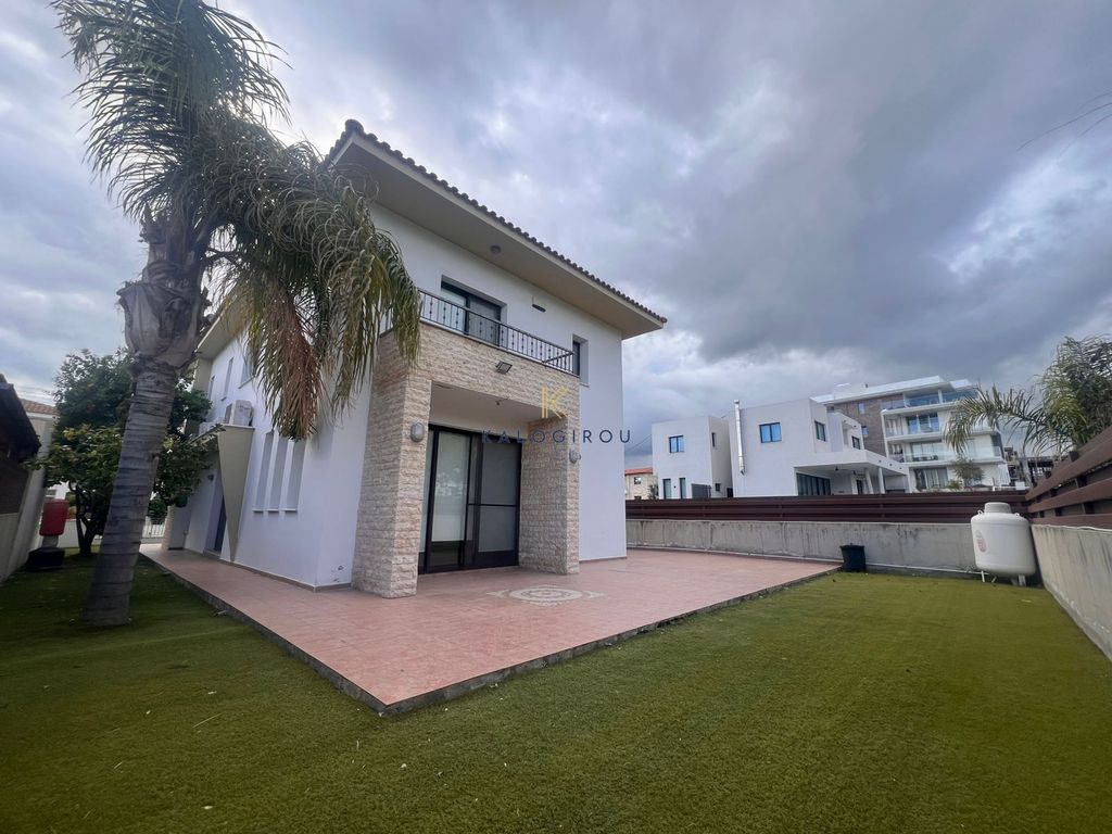 Property photo 2 of 30